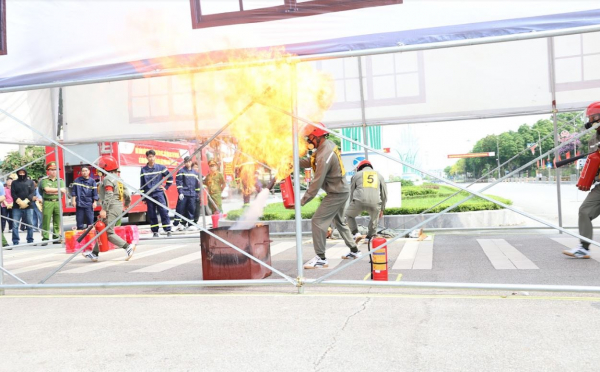 Ninh Bình: Hội thi nghiệp vụ chữa cháy và cứu nạn, cứu hộ năm 2024 -1