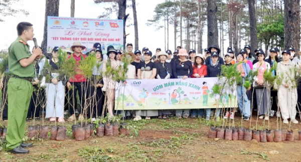 Công an tỉnh Đắk Nông tích cực hưởng ứng “Tết trồng cây đời đời nhớ ơn Bác Hồ” -0