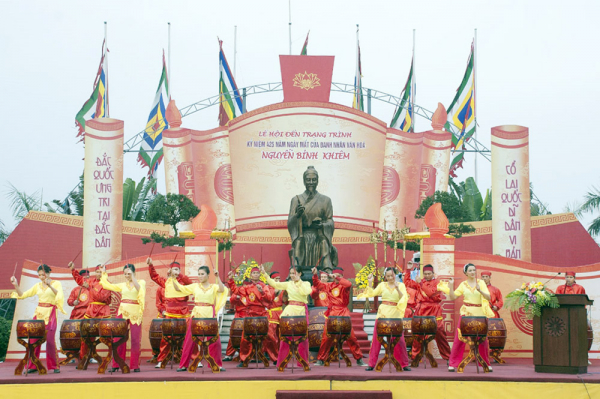 5-lễ hội trạng trình ở trung am.jpg -0