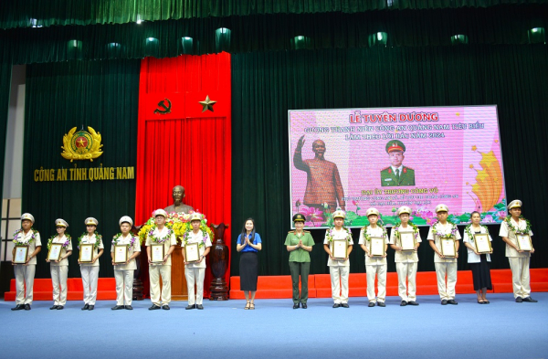 Tuyên dương thanh niên Công an Quảng Nam tiêu biểu làm theo lời Bác -0