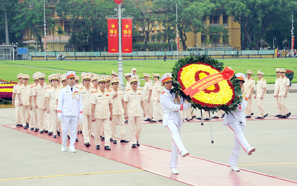 Lãnh đạo Bộ Công an vào Lăng viếng Chủ tịch Hồ Chí Minh -0