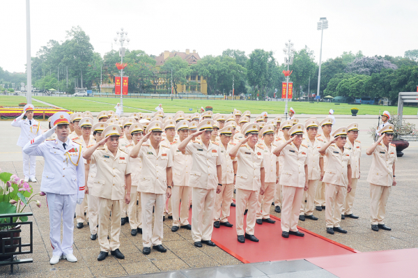 Lãnh đạo Bộ Công an vào Lăng viếng Chủ tịch Hồ Chí Minh -0