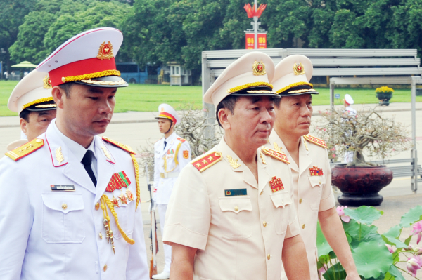 Lãnh đạo Bộ Công an vào Lăng viếng Chủ tịch Hồ Chí Minh -0