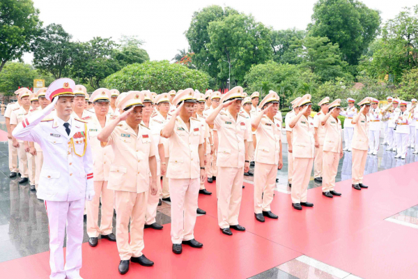 Lãnh đạo Bộ Công an vào Lăng viếng Chủ tịch Hồ Chí Minh -0