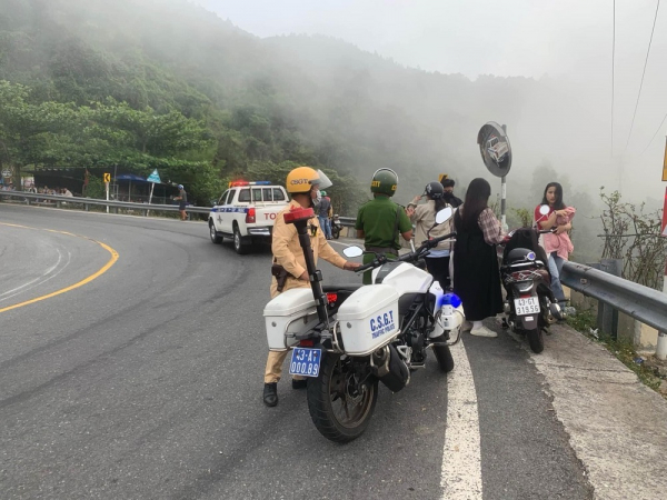 Lắp camera giám sát an toàn giao thông ở di tích Hải Vân quan -0