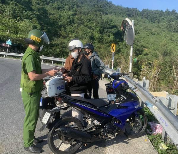 Lắp camera giám sát an toàn giao thông ở di tích Hải Vân quan -0