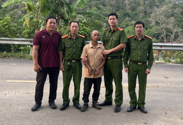 Đối tượng trốn nã 22 năm tại Lào “sa lưới” -0