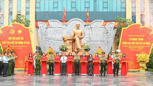 Khánh thành tượng đài Chủ tịch Hồ Chí Minh và Trung tâm Thông tin chỉ huy Công an TP Hà Nội