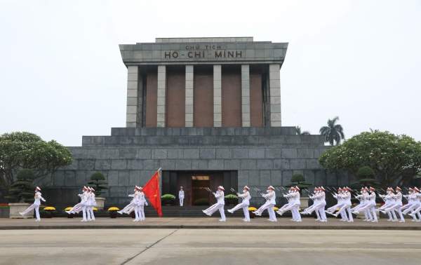 Around 32,000 people visit Ho Chi Minh Mausoleum on President's 134th birthday -0