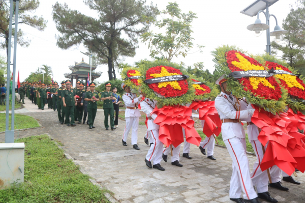 Tỉnh Thừa Thiên Huế truy điệu và an táng 12 hài cốt liệt sĩ hy sinh tại chiến trường Lào -0