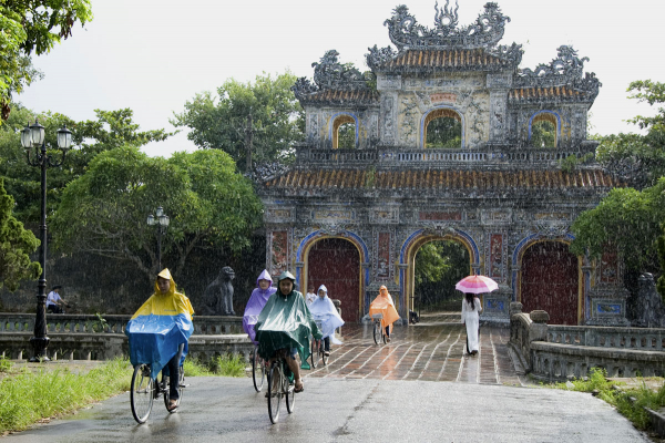 Miền Trung và Nam Bộ chiều tối mưa to, Hà Nội trời nắng -0