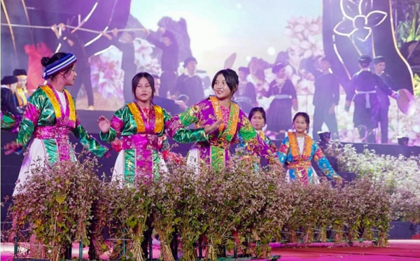 Đâu chỉ một màu hoa -0