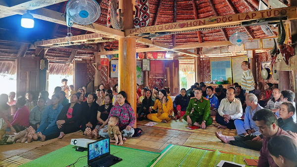 thay giao an ninh 2-ngoc thi.jpg -0