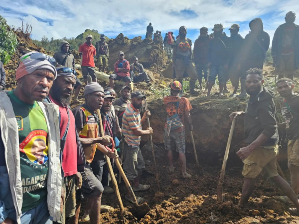 Lở đất cuốn phăng cả ngôi làng, vùi lấp 300 người ở Papua New Guinea -0