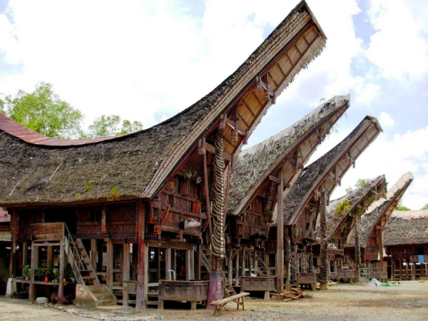 Thần thái Đông Sơn nhà Toraja, Indonesia -1