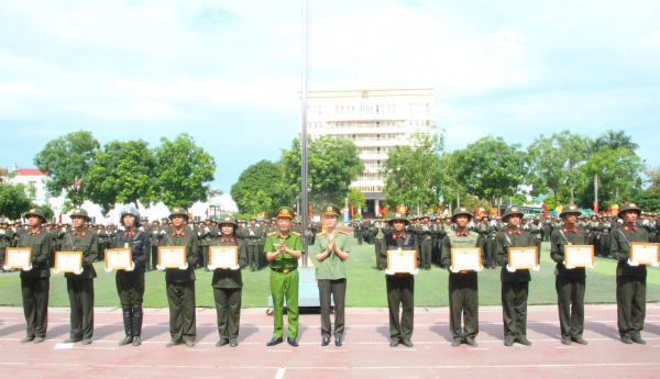 Hơn 16.000 chiến sĩ nghĩa vụ hoàn thành khoá huấn luyện tại Bộ Tư lệnh Cảnh sát cơ động -0