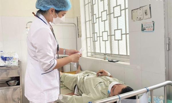 Thông tin ban đầu về việc 6 người nhập viện bị nghi bị ngộ độc thực phẩm sau khi ăn bánh mỳ -0