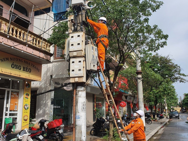 Nắng nóng gay gắt, tiêu thụ điện toàn quốc lần đầu tiên vượt 1 tỷ kWh/ ngày -0