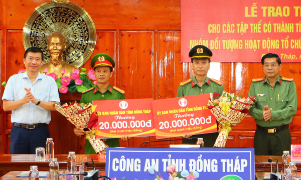 Đồng Tháp khen thưởng các tập thể triệt phá đường dây đánh bạc trên 300 tỷ đồng -0