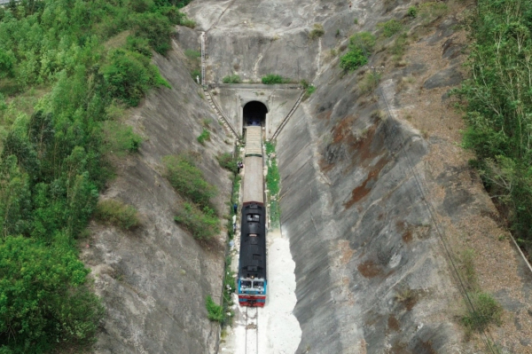 North-South rail line resumes after 10-day closure due to tunnel landslides -0