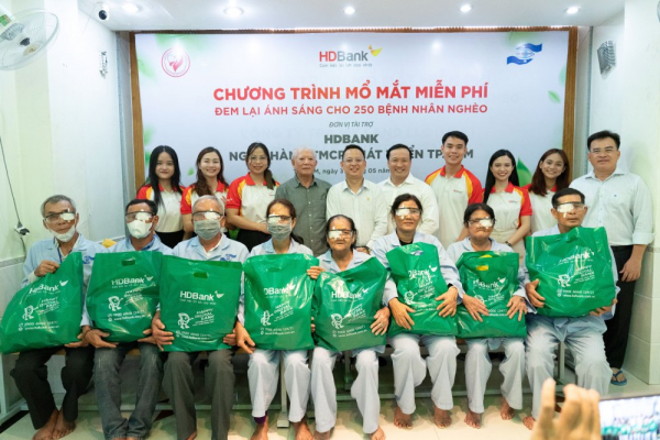 HDBank tiếp tục hành trình mang lại ánh sáng cho 2.500 bà con trong năm 2024  -2