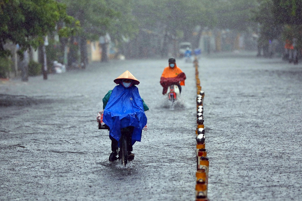 Miền Trung vào đến Nam Bộ mưa dông, Hà Nội ngày nắng -0