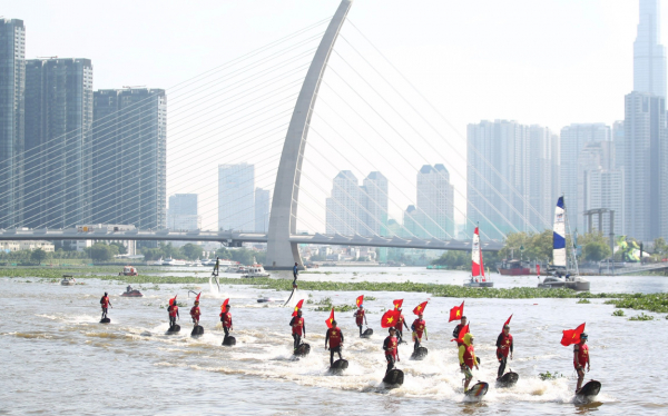 Sôi nổi các hoạt động tại Lễ hội sông nước TP Hồ Chí Minh  -0