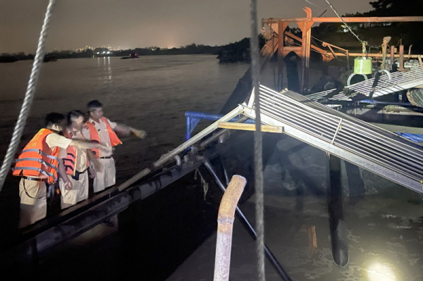 Khởi tố ổ nhóm khai thác cát trái phép trên sông Hồng -0