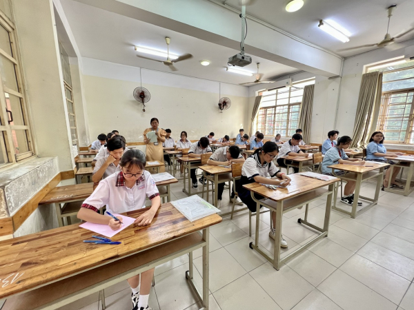 Thí sinh lưu ý không mang theo đồng hồ thông minh vào phòng thi -0