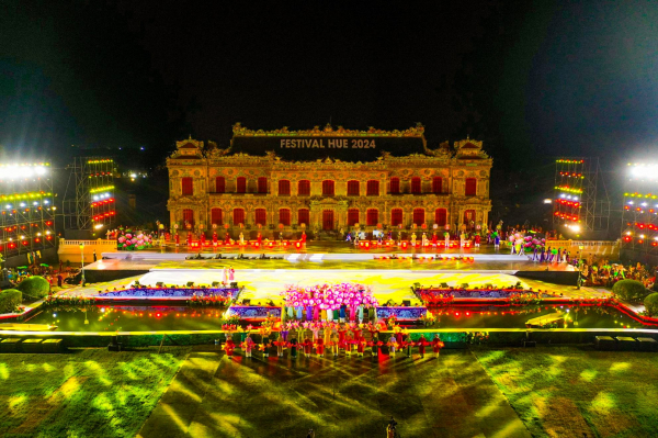 Ấn tượng đêm khai mạc Tuần lễ Festival Nghệ thuật quốc tế Huế 2024 -0