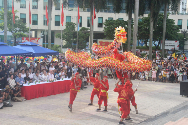 Rực rỡ sắc màu văn hóa tại lễ hội đường phố Festival Huế 2024 -0