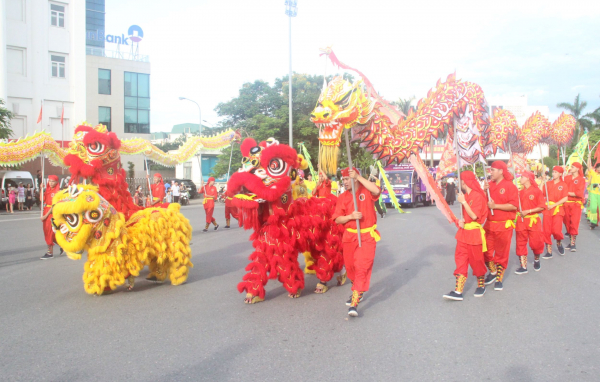 Rực rỡ sắc màu văn hóa tại lễ hội đường phố Festival Huế 2024 -0