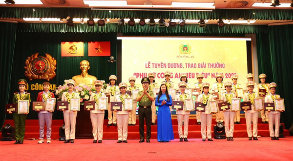 MPS honors outstanding policewomen -0