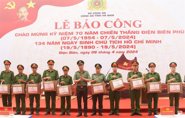 Công an Hà Nam: Học tập và làm theo Bác - Vì nhân dân phục vụ -0