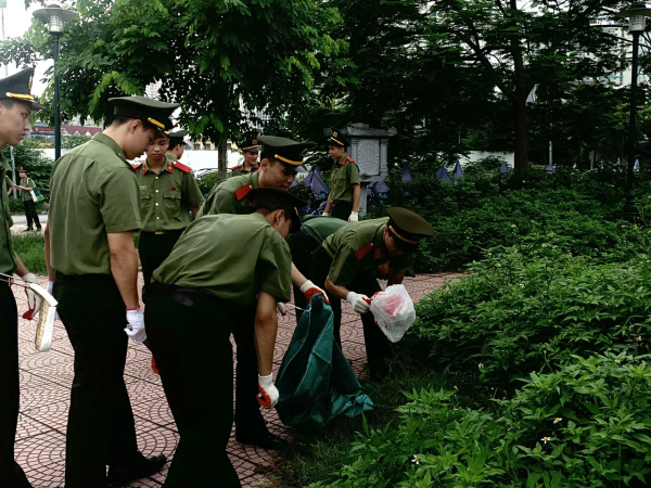 Hơn 500 CBCS, học viên CAND và tình nguyện viên ra quân hưởng ứng Tháng hành động Vì môi trường năm 2024 -0