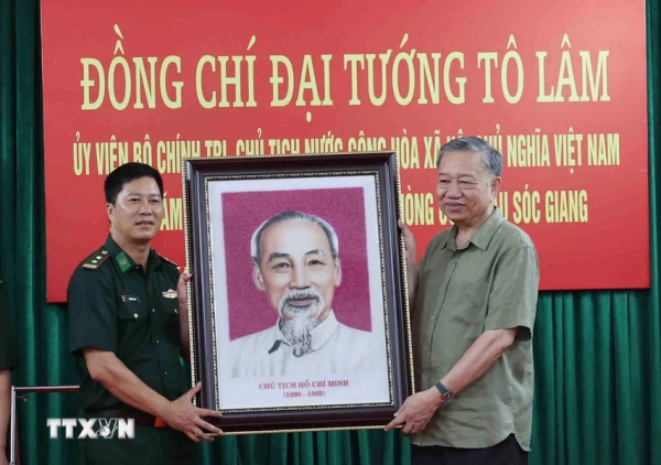 Chủ tịch nước Tô Lâm thăm cán bộ, chiến sỹ Đồn biên phòng Cửa khẩu Sóc Giang -0