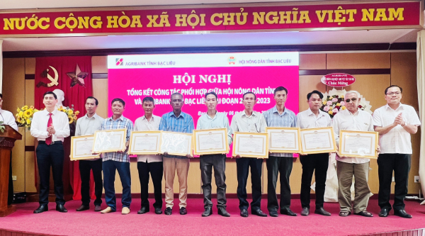 Agribank Bạc Liêu phối hợp Hội Nông dân tỉnh tổng kết hoạt động cho vay qua tổ giai đoạn 2022-2023 -0