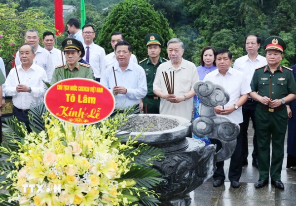 Chủ tịch nước: Phát huy giá trị của Khu Di tích Lịch sử Quốc gia Đặc biệt Pác Bó -0