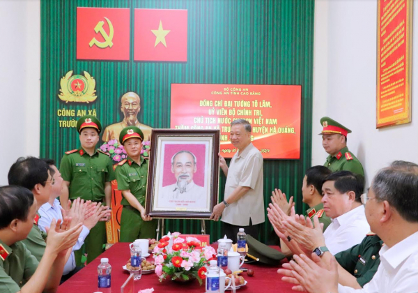 Chủ tịch nước Tô Lâm thăm Công an xã Trường Hà, huyện Hà Quảng -1