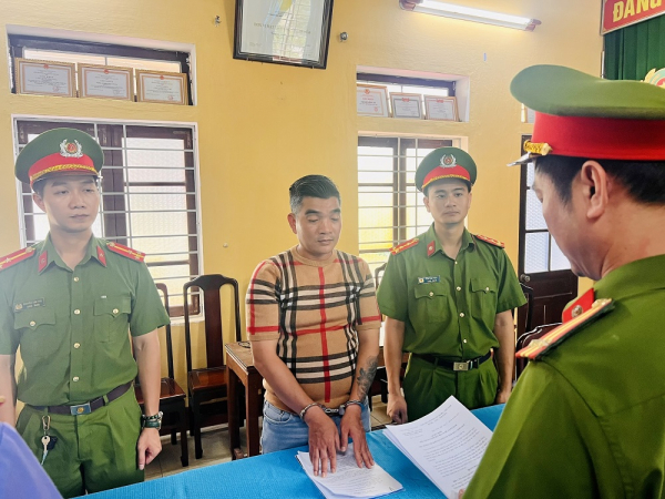 Lừa thuê ô tô đưa đi cầm cố -0