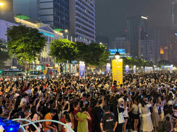 Khoảng 4,5 triệu lượt đến Lễ hội sông nước TP Hồ Chí Minh  -0