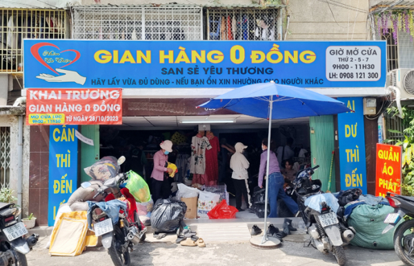 Ấm áp “gian hàng 0 đồng” ở cư xá Thanh Đa -0