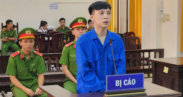  Lãnh 7 năm tù vì đâm chết anh ruột -0