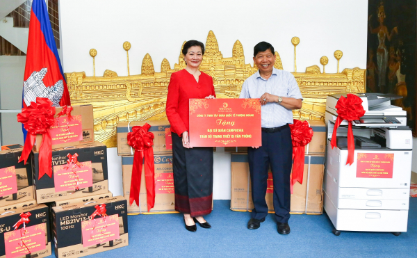 Trao tặng Đại sứ quán Campuchia thiết bị văn phòng thiết yếu -0