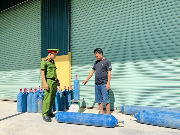 Phát hiện xe tải chở khí cười từ phía Bắc vào TP Hồ Chí Minh tiêu thụ -0