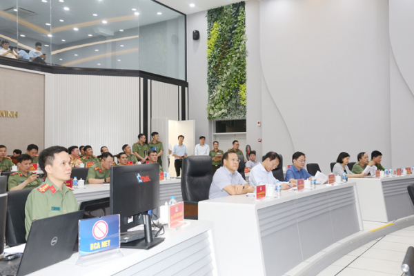 Thượng tướng Lương Tam Quang, Bộ trưởng Bộ Công an cùng Đoàn công tác Bộ Công an thăm, kiểm tra Trung tâm thông tin chỉ huy Công an tỉnh Bắc Ninh -0