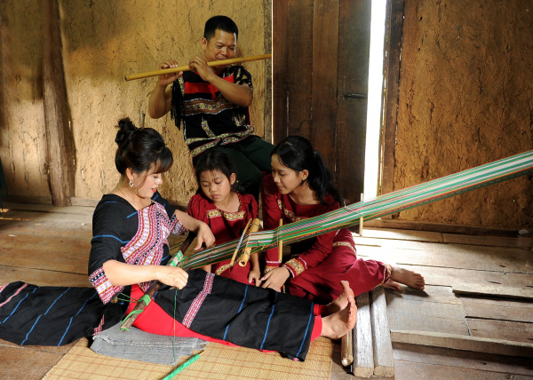 Tôn vinh giá trị văn hóa truyền thống gia đình Việt -0