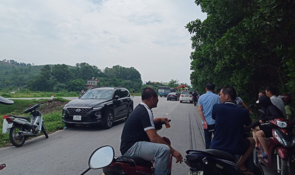 Điều tra nguyên nhân một người đàn ông tử vong trên xe ô tô ở Chí Linh -1