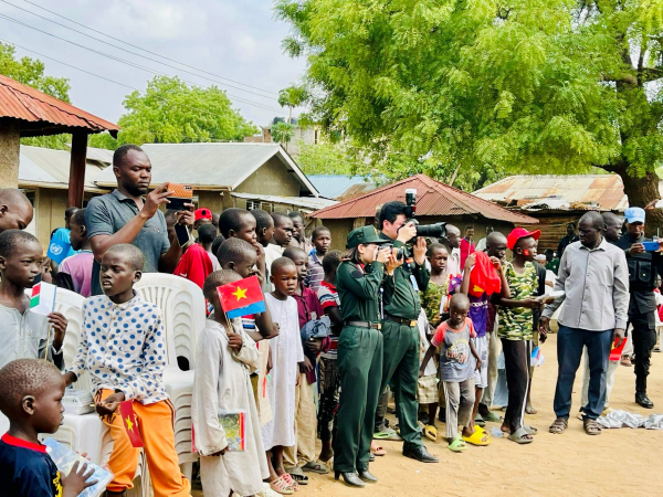 Những nhà báo Công an Việt Nam tác nghiệp ở “điểm nóng” Nam Sudan_SoDACBIET _T28 -0