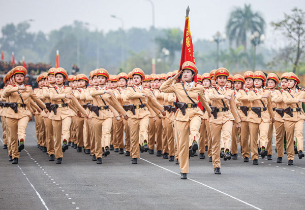 DB4-“Vượt nắng thắng mưa” ở thao trường tập luyện diễu binh -1